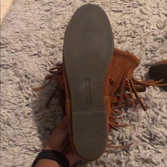 Minnetonka 3-layer fringe boots - Picture 11 of 13